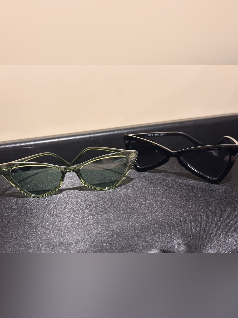 Green Cat Eye Sunglasses - Sleek Women's Fashion Shades